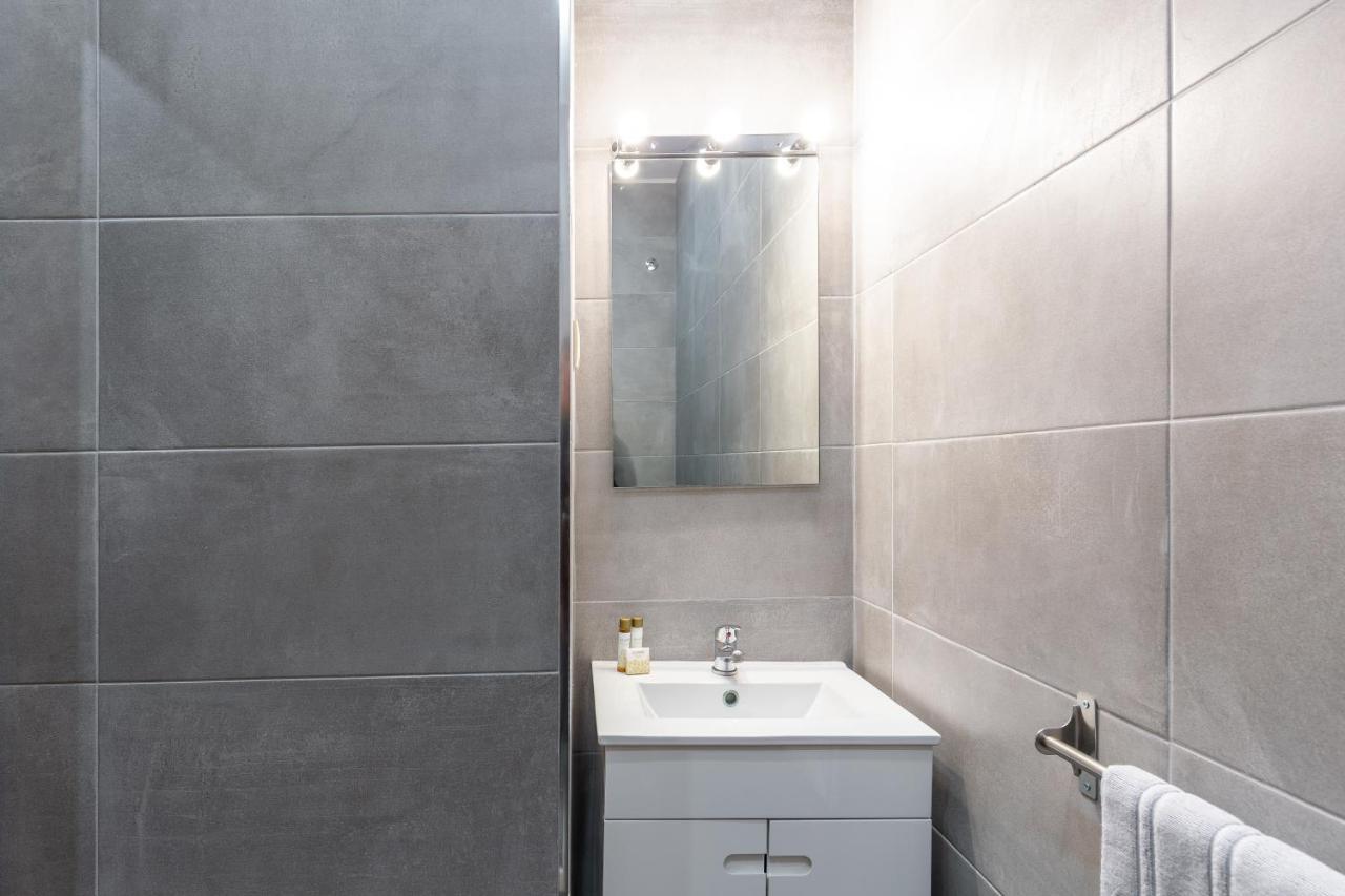 Yellow Tiles By Pcale Porto Luaran gambar