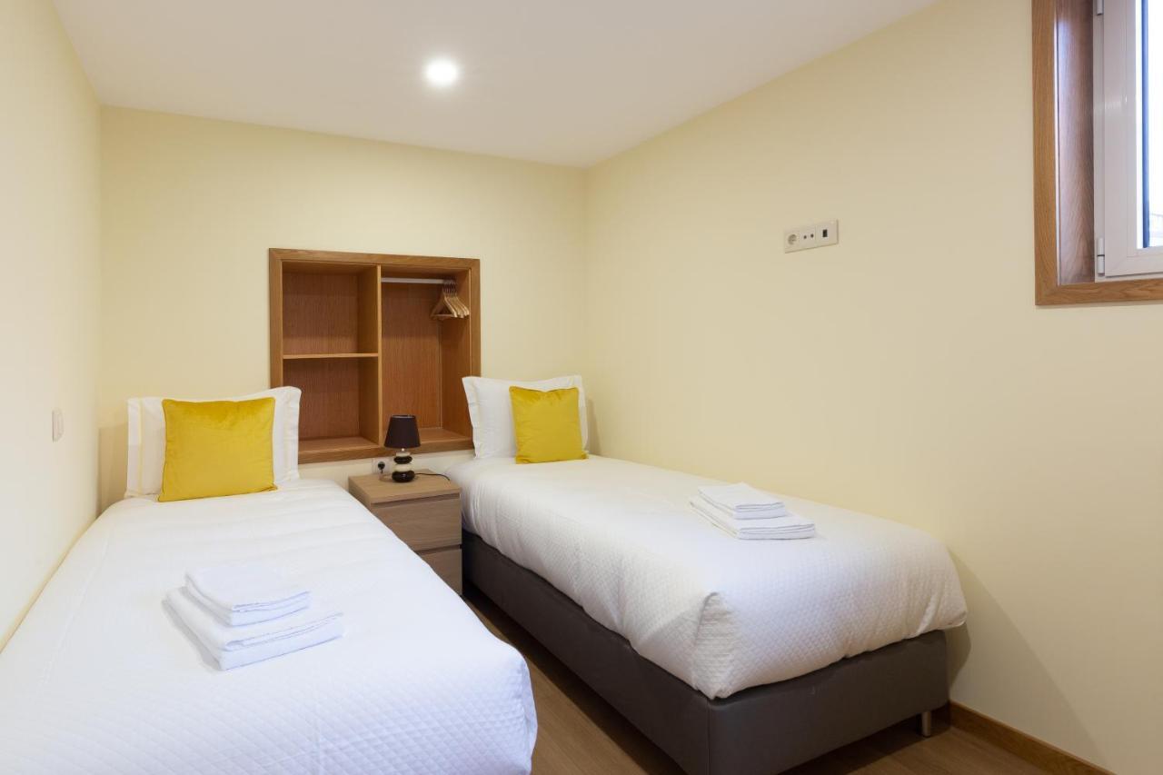 Yellow Tiles By Pcale Porto Luaran gambar