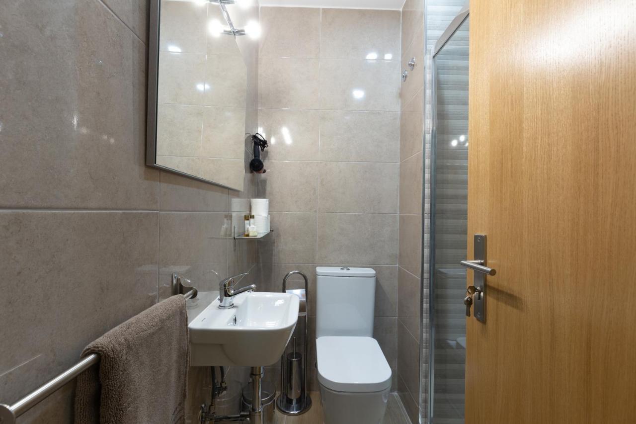 Yellow Tiles By Pcale Porto Luaran gambar