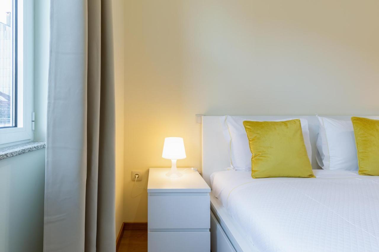 Yellow Tiles By Pcale Porto Luaran gambar