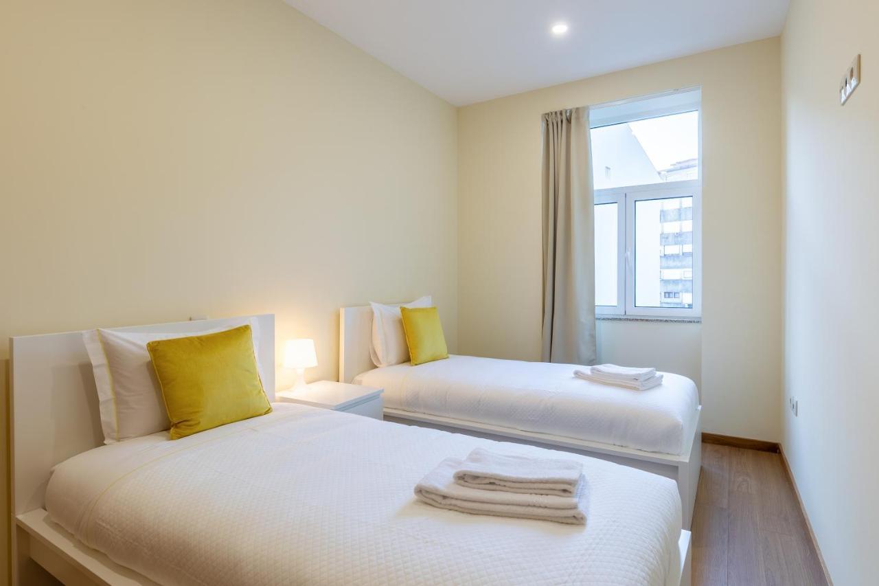 Yellow Tiles By Pcale Porto Luaran gambar
