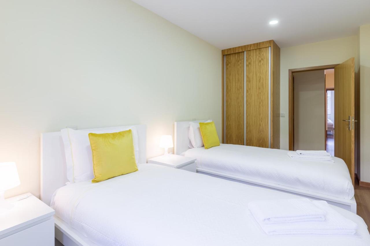 Yellow Tiles By Pcale Porto Luaran gambar